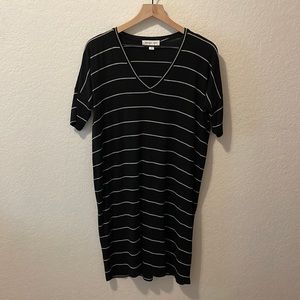 Amour Vert T-shirt dress. Loose fitting.